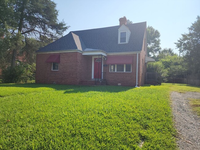 Foto del edificio - Lovely Brick Home in Established Neighborh...