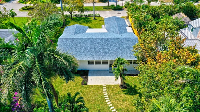 Building Photo - 624 S Palmway