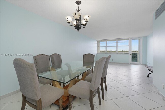 Foto del edificio - 6770 Indian Creek Dr