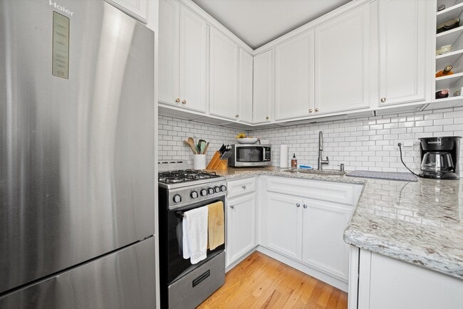 Building Photo - 515 W Wrightwood Ave
