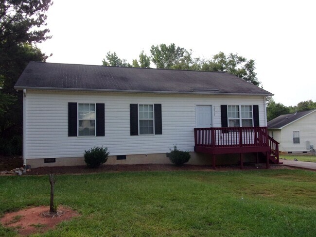 Foto del edificio - 3 Bedroom 1 Bath Home Recently Updated