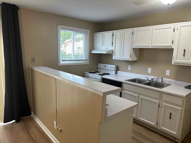 Building Photo - 2500 Redwood Ct