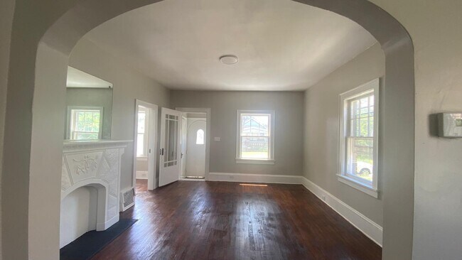 Foto del edificio - 7011 Hosmer Ave