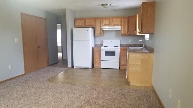 Building Photo - 4363 Hilton Apt 6