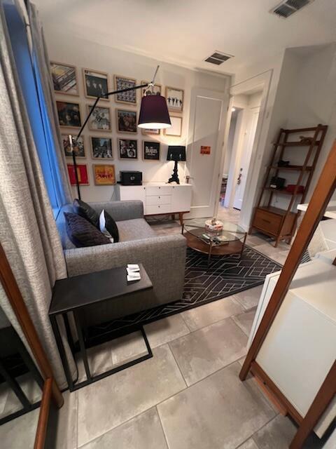 Foto del edificio - 5006 Pecan Springs Rd