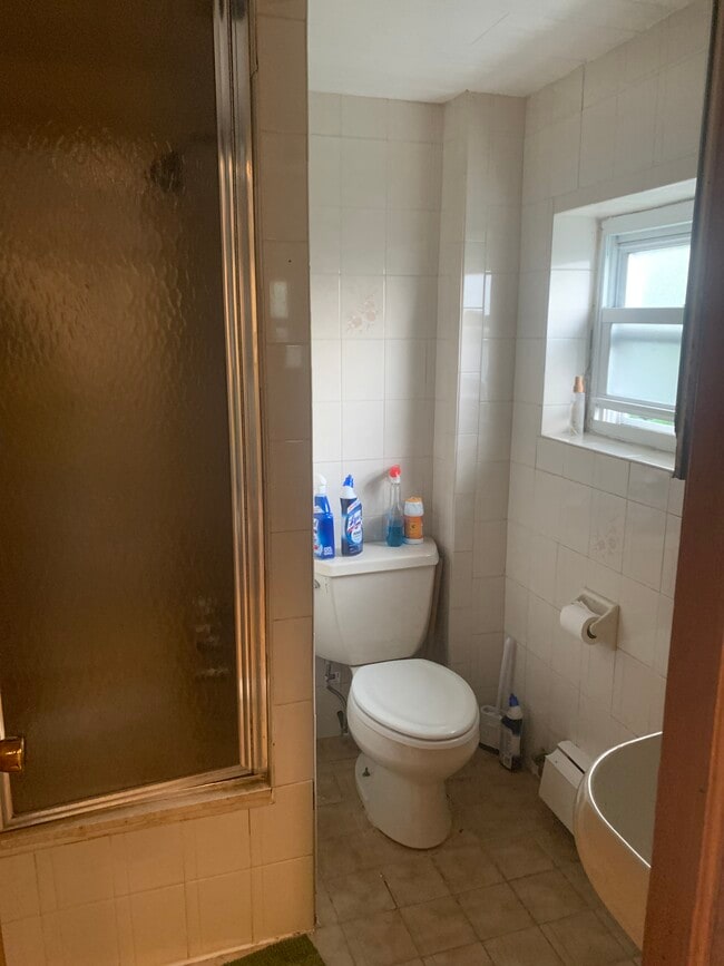 Baño hacia atrás - 75 Saint James Pl