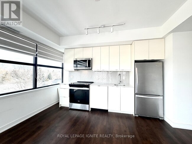 Building Photo - 1604 Charles St