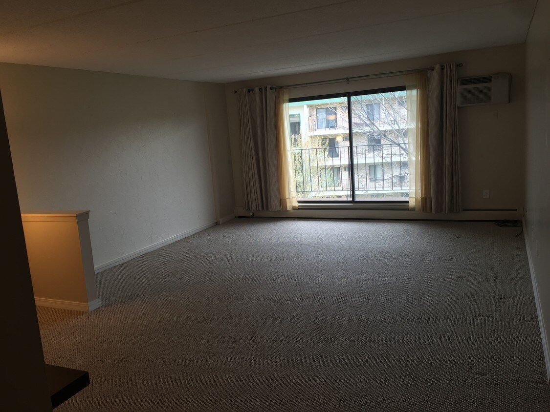 10401 Cedar Lake Rd, Hopkins, MN 55305 Condo for Rent in Hopkins, MN