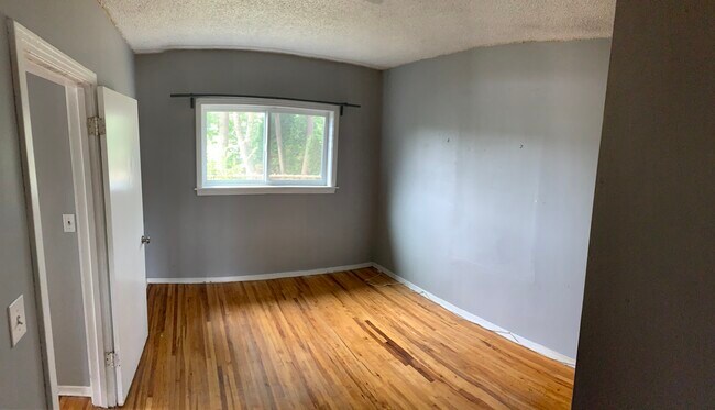 Bedroo - 18019 62nd Ave NE