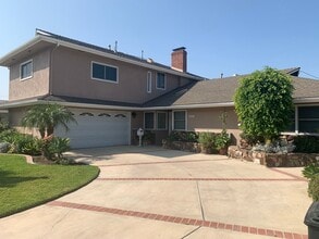 Building Photo - 2023 Karen St