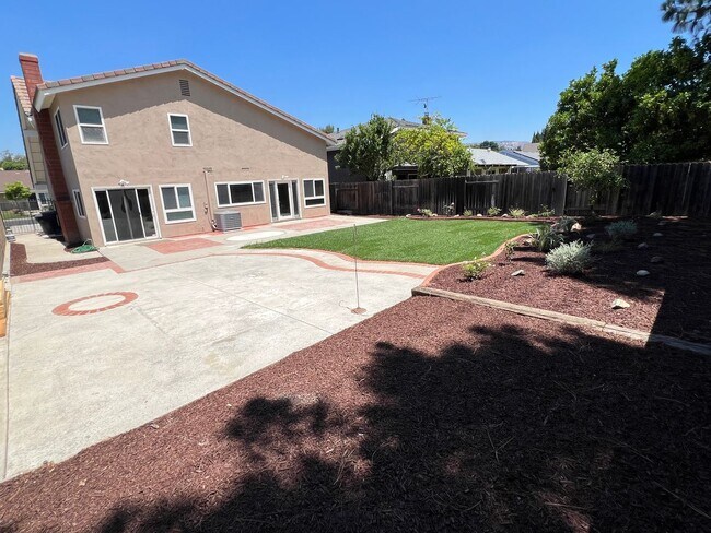 Foto del edificio - Beautiful 3 Bed 2.5 Bath Anaheim Hills Home