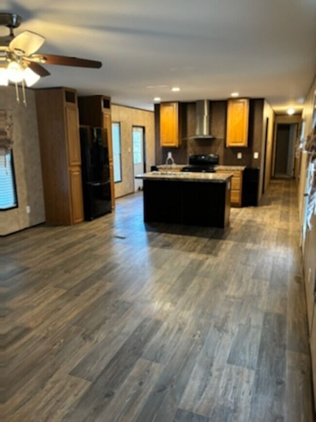 Building Photo - Beautiful 3 bed 2 bath