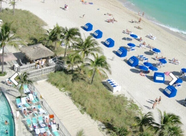 Building Photo - 17375 Collins Ave