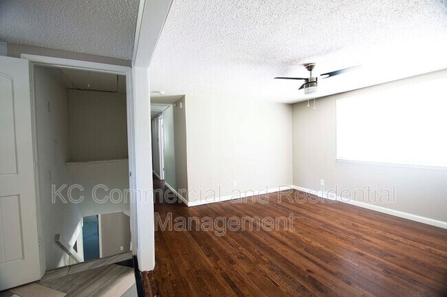 Building Photo - 4121 N Drury Ave