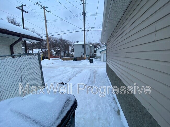 Photo du bâtiment - 11933 94 St NW