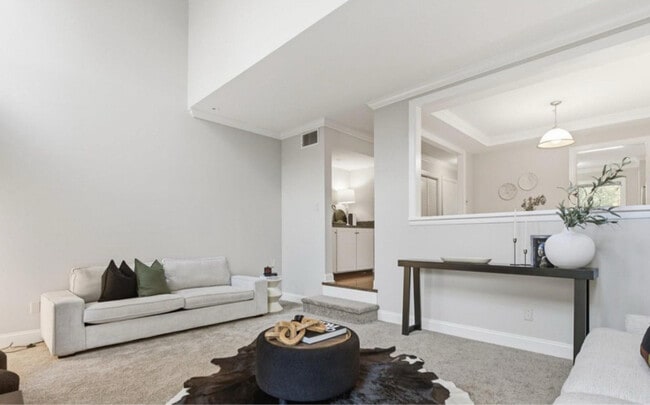 Building Photo - 7925 Charter Oak Ln