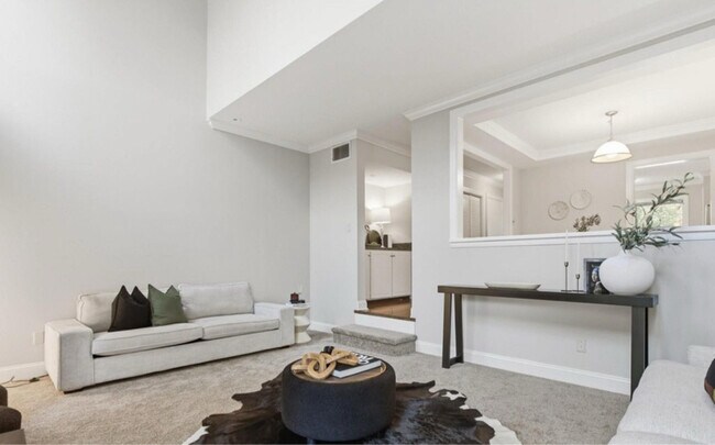 Foto del edificio - 7925 Charter Oak Ln