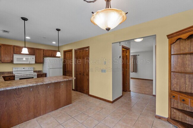 Foto del edificio - 254 Carmel Woods Dr