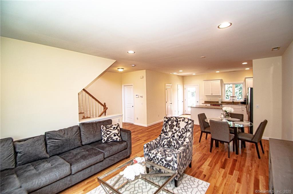 29 Oak Crest Dr, Brookfield, CT 06804 Condo for Rent in Brookfield