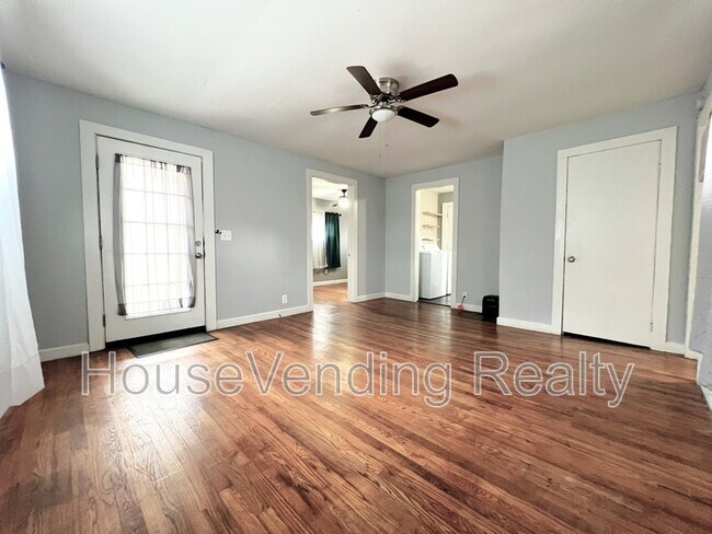 Foto del edificio - 214 Wright Rd