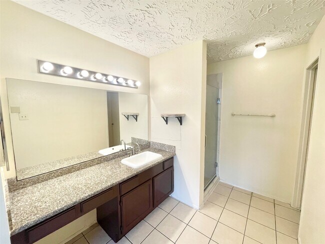 Building Photo - 503 Penwood Ct