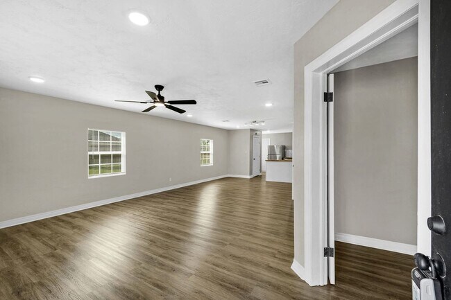 Foto del edificio - 1301 SW Tennessee Ave