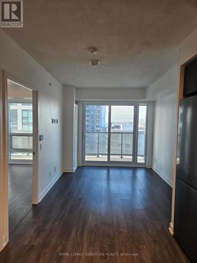 Photo du bâtiment - 30 Samuel Wood Wy