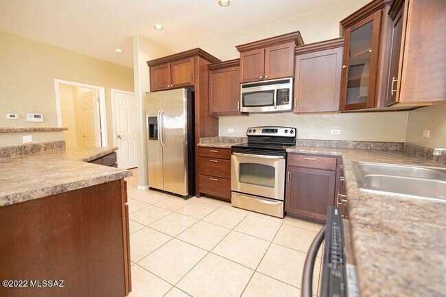 Building Photo - Popular Sycamore Park Home in Vail School ...