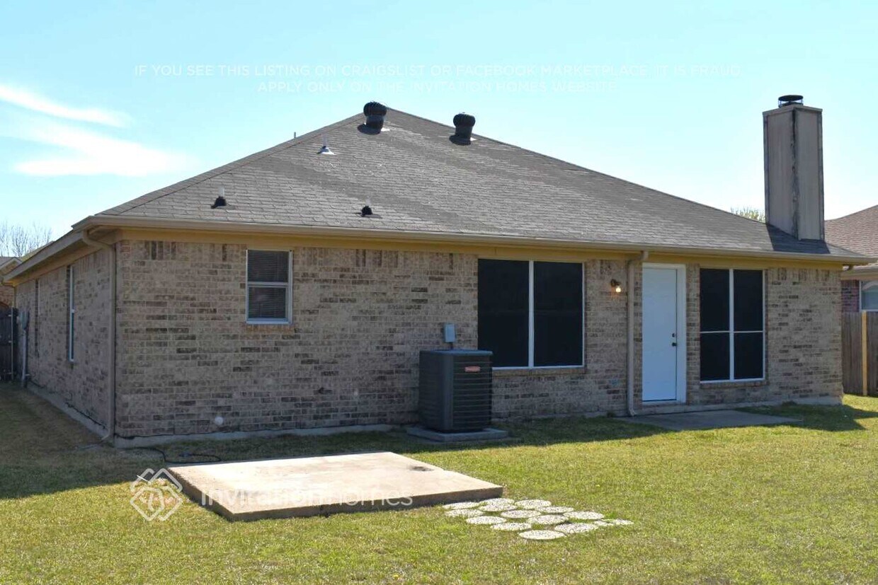 Foto del edificio - 6902 Evening Shade Ln