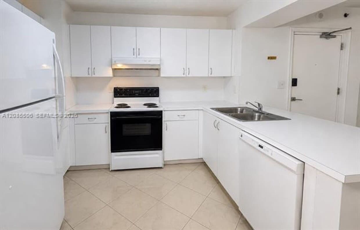 Photo - 104 SW 9th St cu-1403