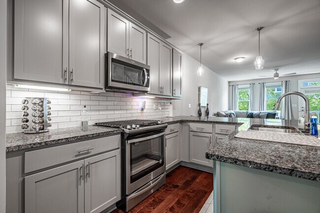 Foto del edificio - Furnished, short-term lease available now ...