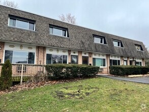 Building Photo - 131 N Lincolnway St