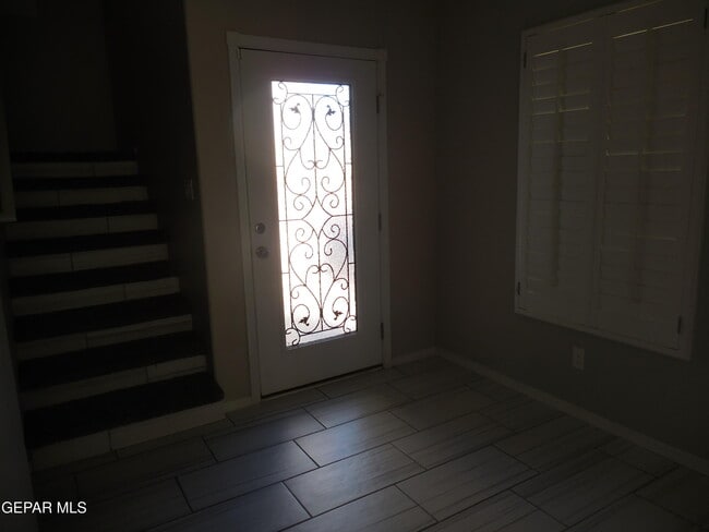 Building Photo - 6125 Fashion St