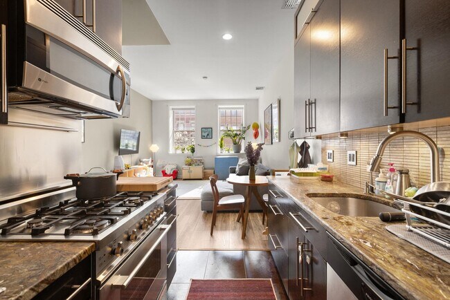 Building Photo - 222 Clinton St