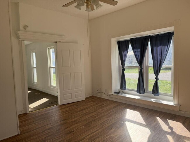 Building Photo - 211 W Main St