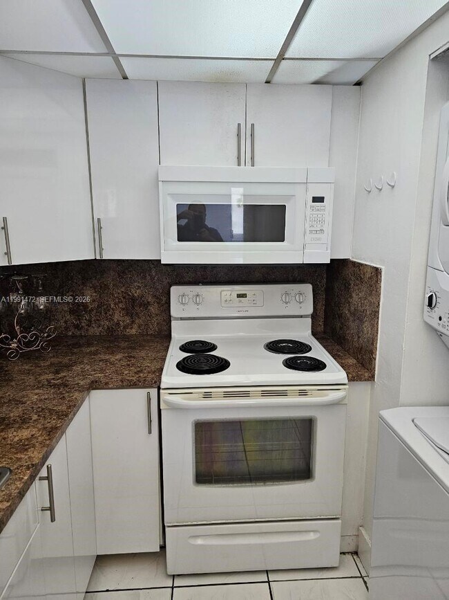 Foto del edificio - 10090 NW 80th Ct