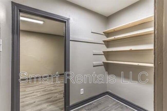 Building Photo - 807 Clara Ave