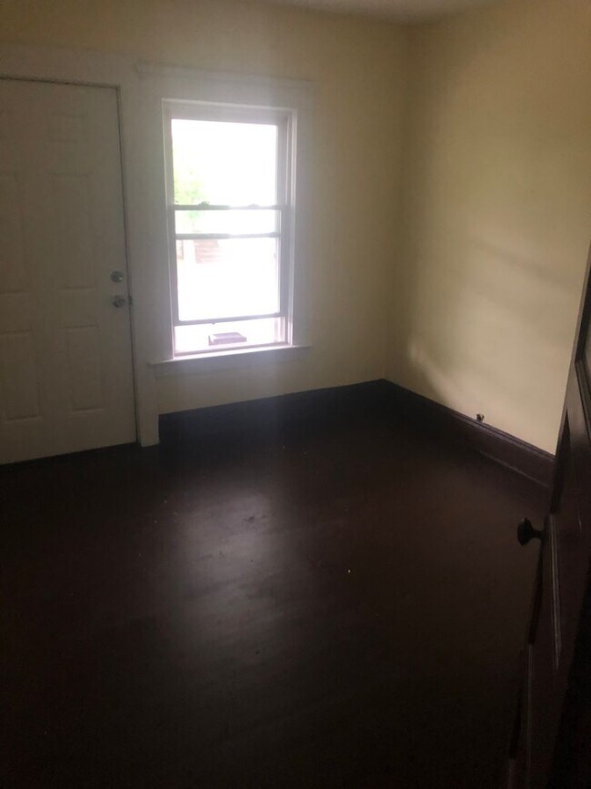 Foto del edificio - 2624 E 114th St