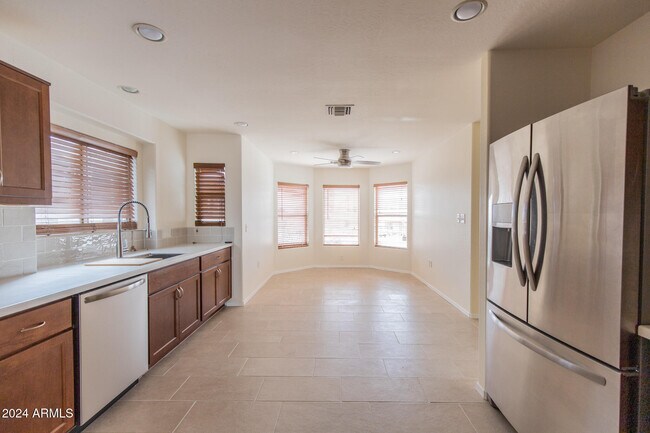 Foto del edificio - 9013 N 14th St