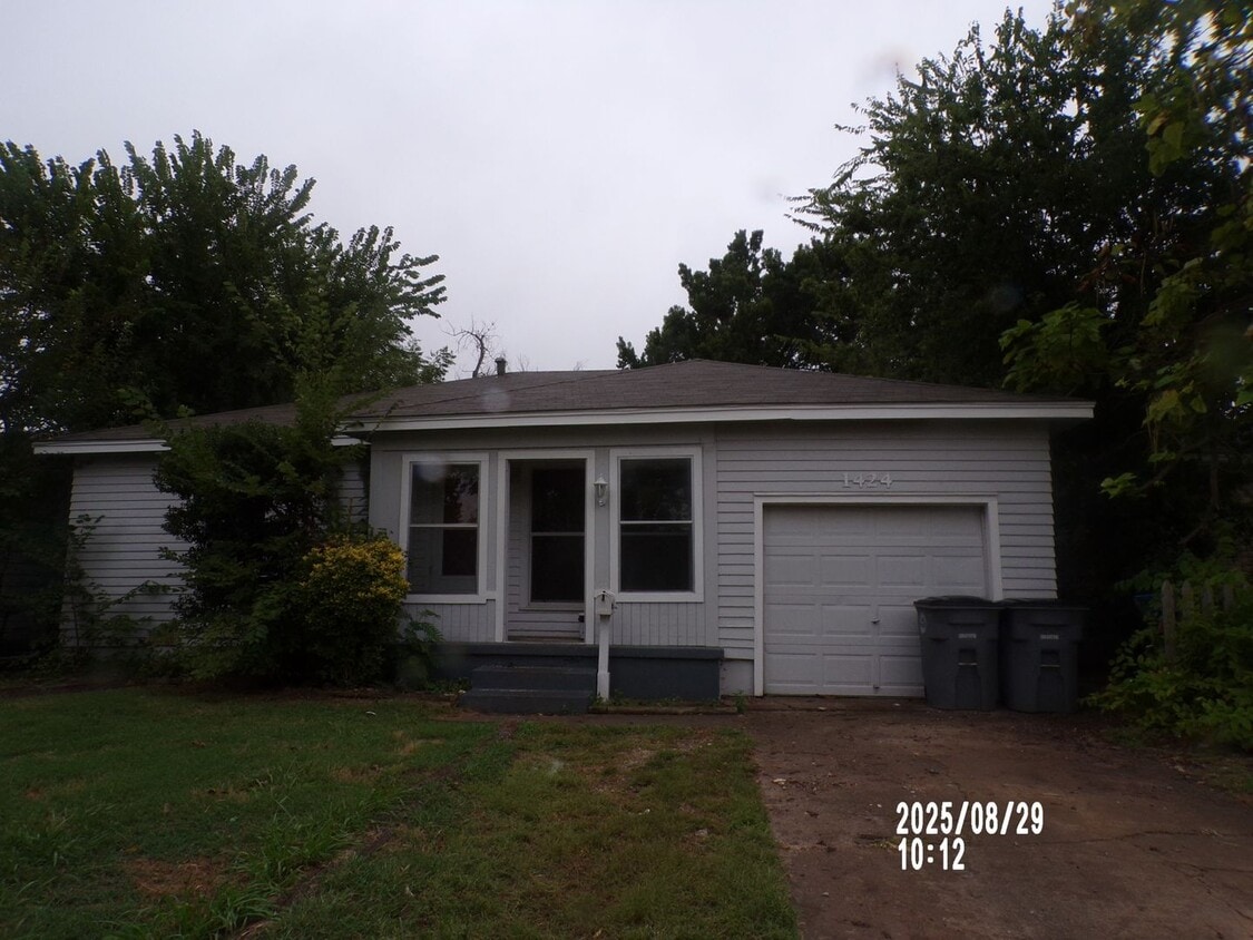 Primary Photo - 1424 NW Logan Ave