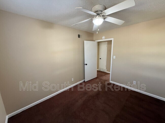 Building Photo - 1383 Haywood Ave