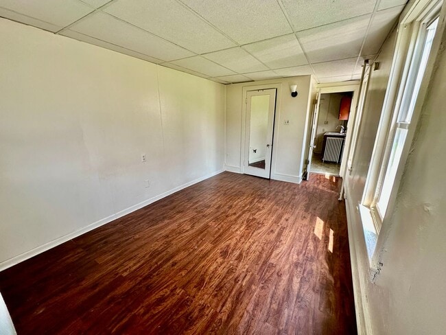 Building Photo - 1012 S Hall St