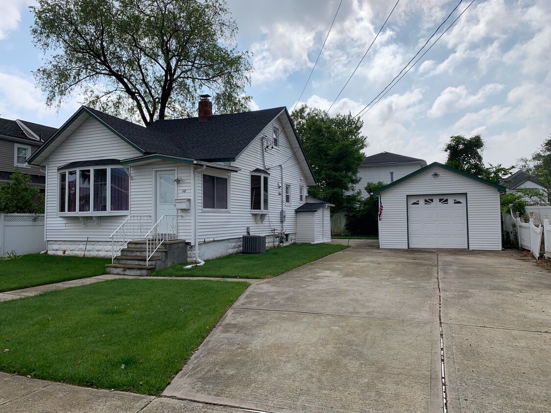 Primary Photo - 68 1st Ave