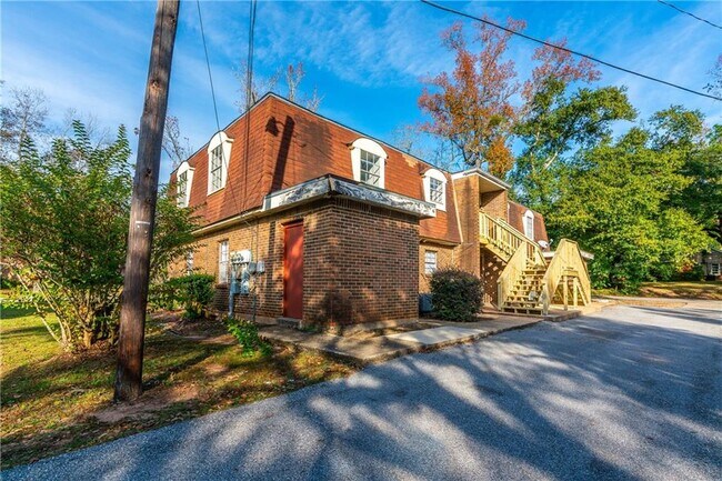 Building Photo - 5755 Overlook Rd