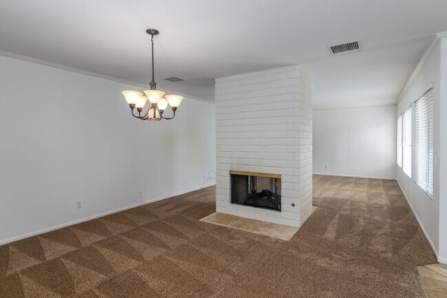Foto del edificio - In the heart of Westlake Village this sing...