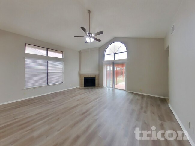 Foto del edificio - 7947 Flower Trail