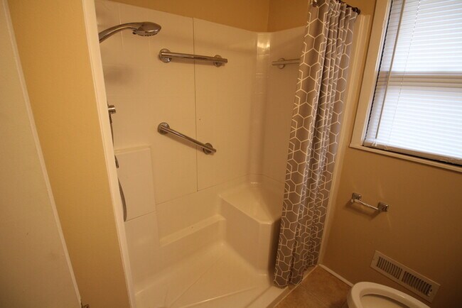 Building Photo - 3 Bedroom house in Middletown