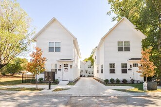 Building Photo - 1320 Van Buren Ave