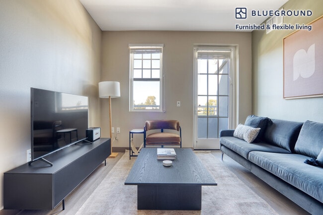 Building Photo - 920 Bayswater Ave