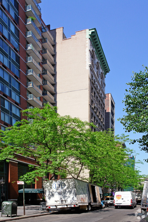 Primary Photo - 30 W 15th St